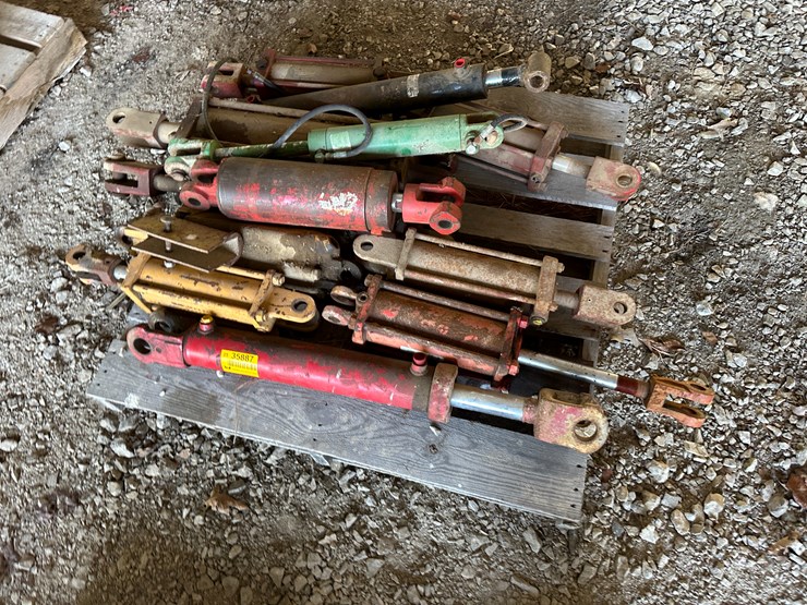 #35887-•-lot-of-hydraulic-cylinders-image-5