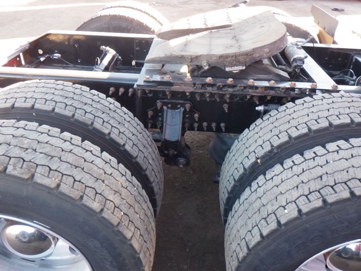 2020-volvo-vnl-760-image-5