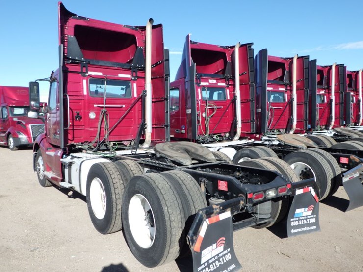 2021-volvo-vnl-300-image-14