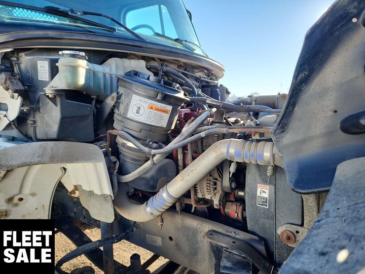 2008-freightliner-m2-106-image-16