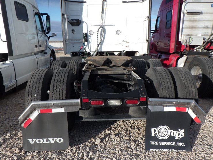 2021-volvo-vnl-860-image-13