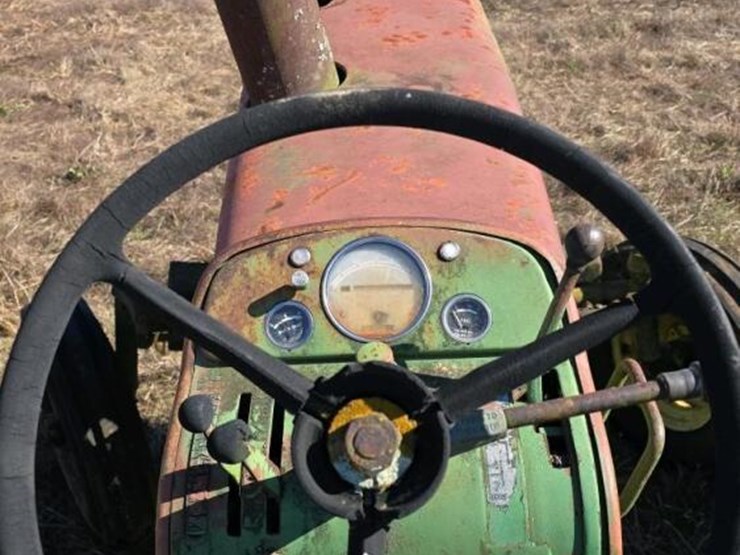 john-deere-3010-image-9