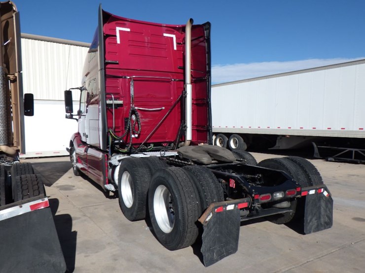 2020-volvo-vnl-760-image-12