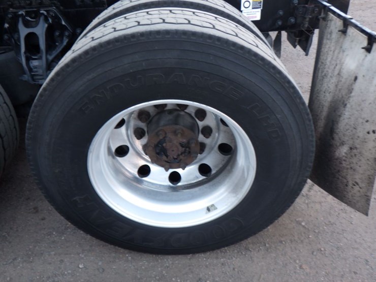 2022-kenworth-t680-image-16