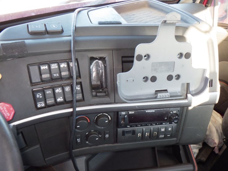 2022-volvo-vnl-300-image-20