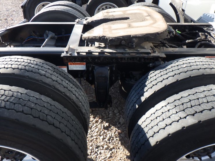 2022-freightliner-cascadia-126-image-6