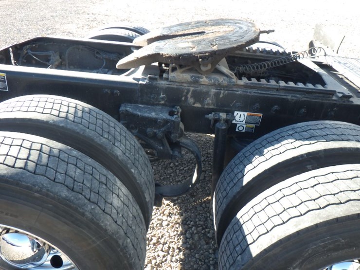 2023-peterbilt-389-image-6