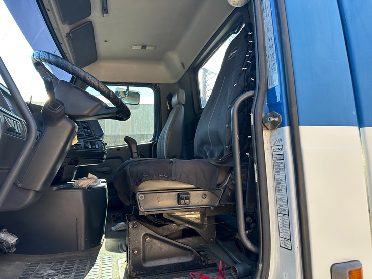 1998-volvo-vn-image-56