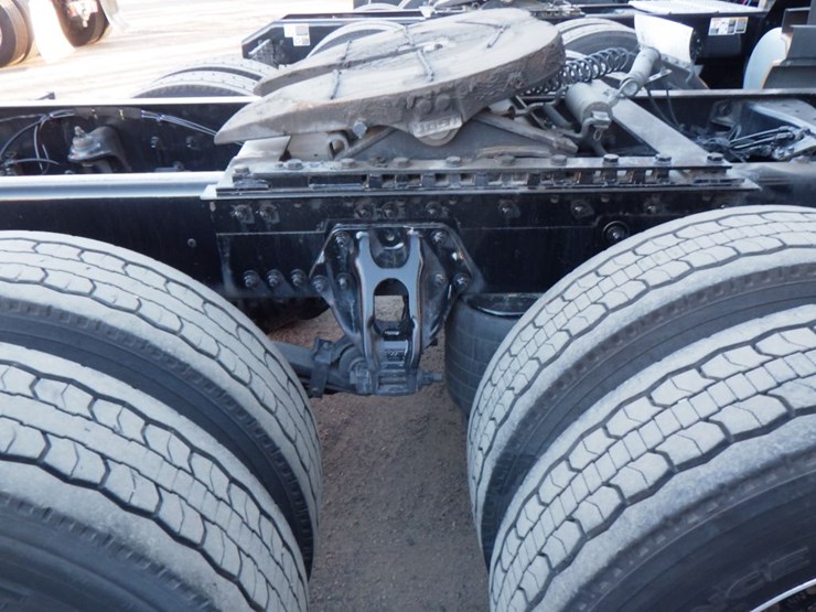 2022-kenworth-t680-image-9