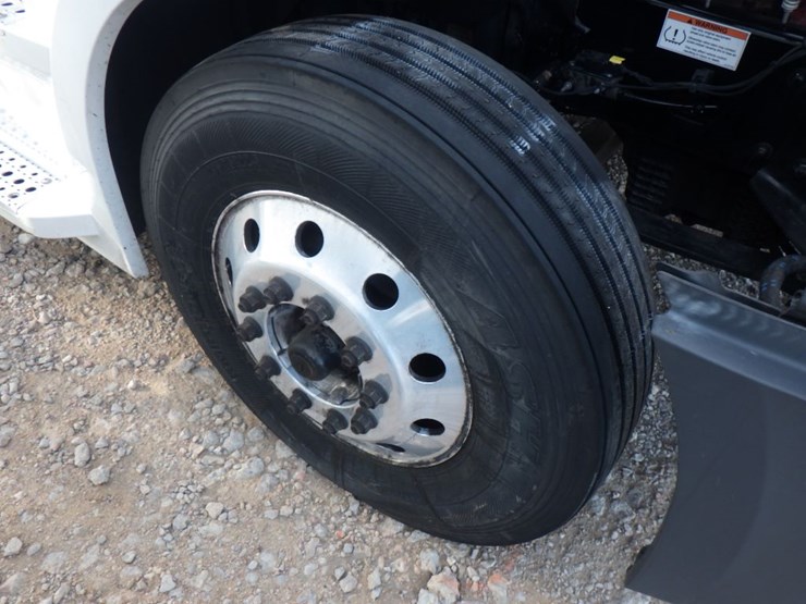 2022-freightliner-cascadia-126-image-28