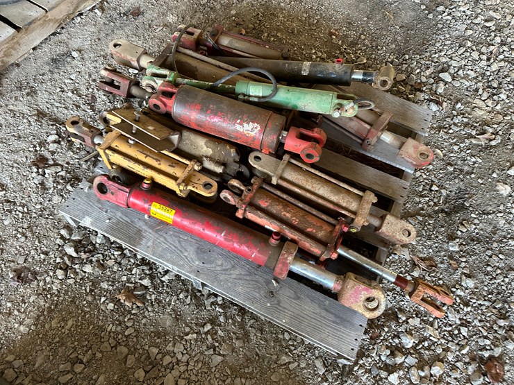 #35887-•-lot-of-hydraulic-cylinders-image-1