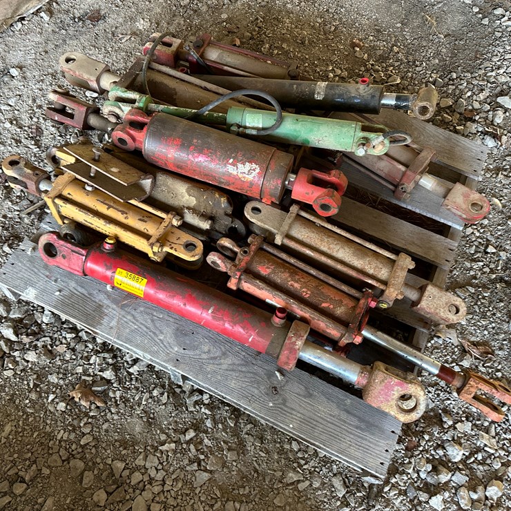 #35887 • Lot of Hydraulic Cylinders