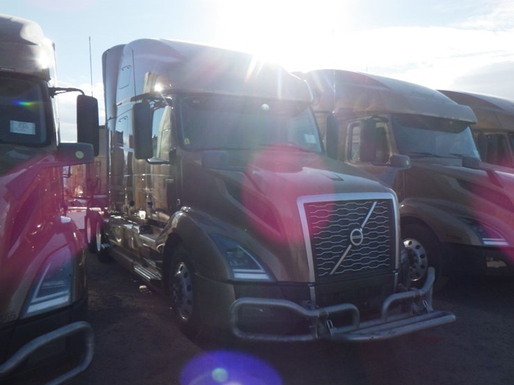 2022-volvo-vnl-760-image-3