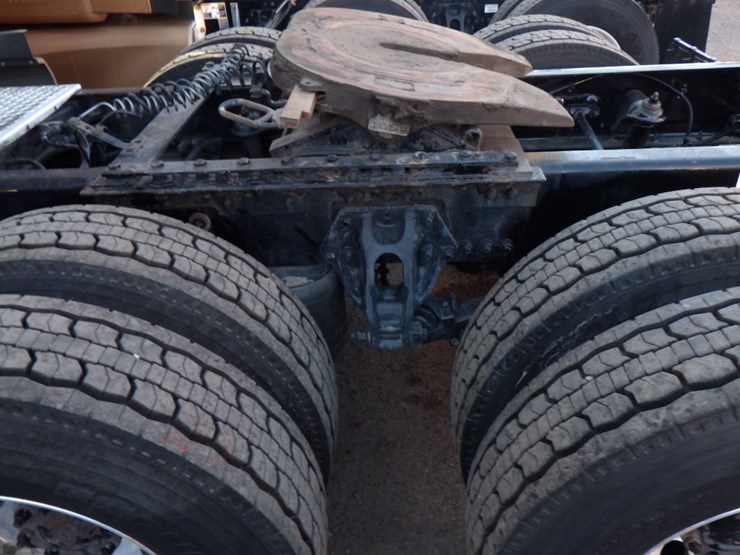 2022-kenworth-t680-image-16