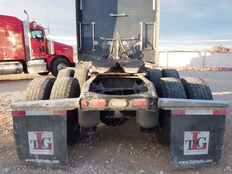 2023-peterbilt-389-image-11