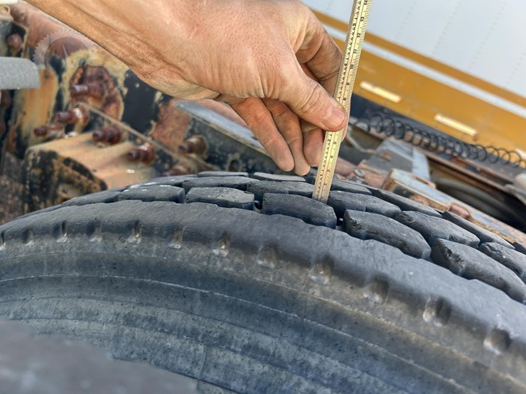 1999-volvo-vnl64t770-image-56