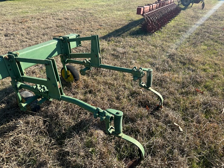 #35831-•-8-row-30"-cultivator-image-11