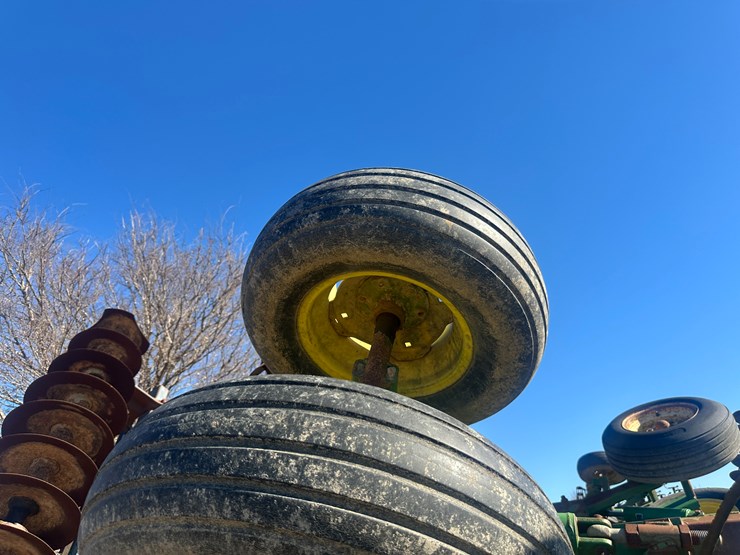 john-deere-27-image-16