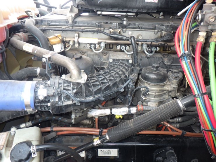 2022-freightliner-cascadia-126-image-24