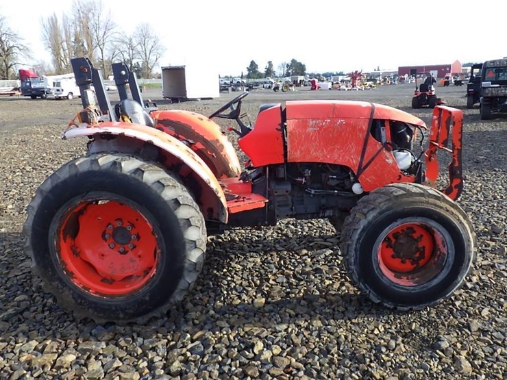 kubota-tractor-image-4