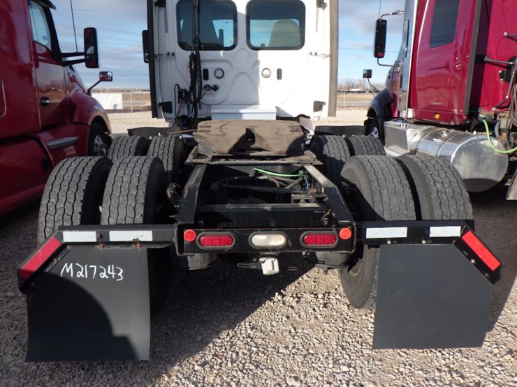 2018-freightliner-cascadia-113-image-8