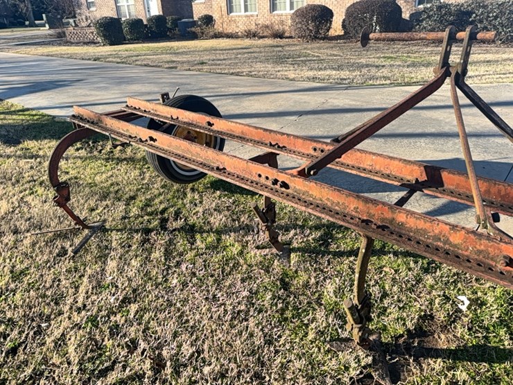 pittsburgh-4-row-cultivator-with-gauge-wheels-image-15