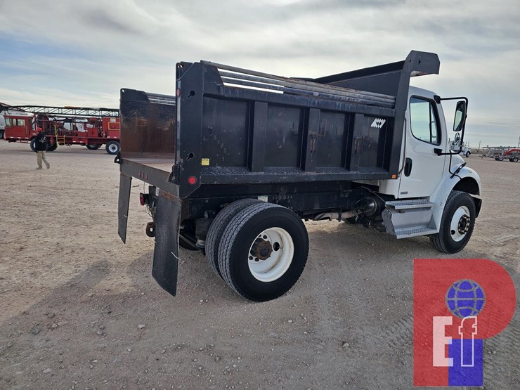 2011-freightliner-m2-106-image-4