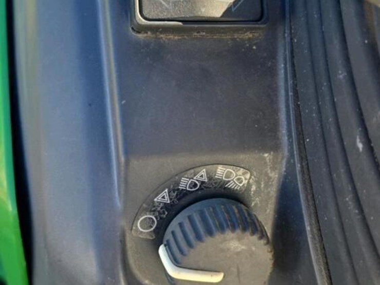 2016-john-deere-1025r-image-19