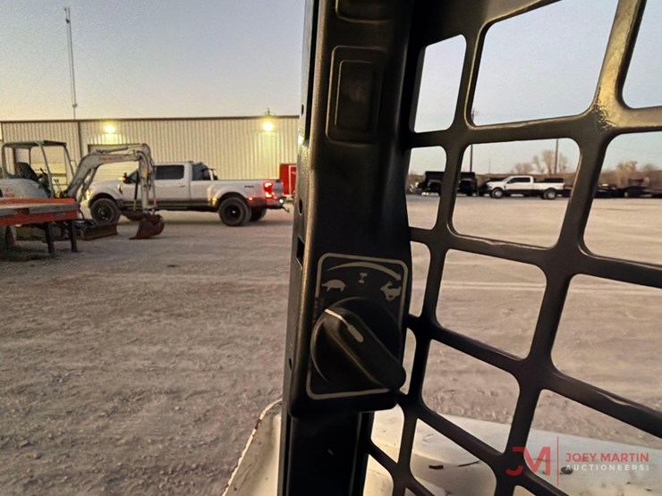 2019-bobcat-t590-image-15