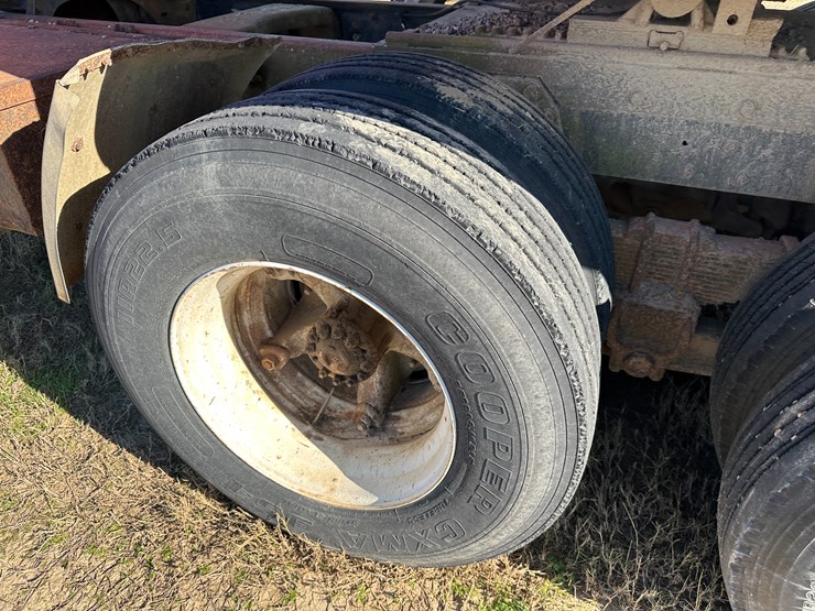 1974-ford-9000-image-7