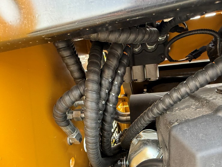 #82-•-unused-agt-mx-crt23-stand-on-tracked-loader-mxcrt232025j00637-inv#-35702-image-27