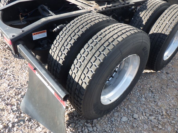 2022-freightliner-cascadia-126-image-9