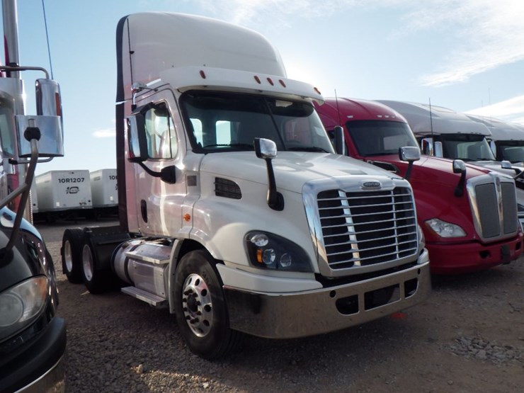 2018-freightliner-cascadia-113-image-3