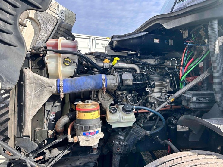 2020-freightliner-cascadia-single-axle-road-tractor-image-19