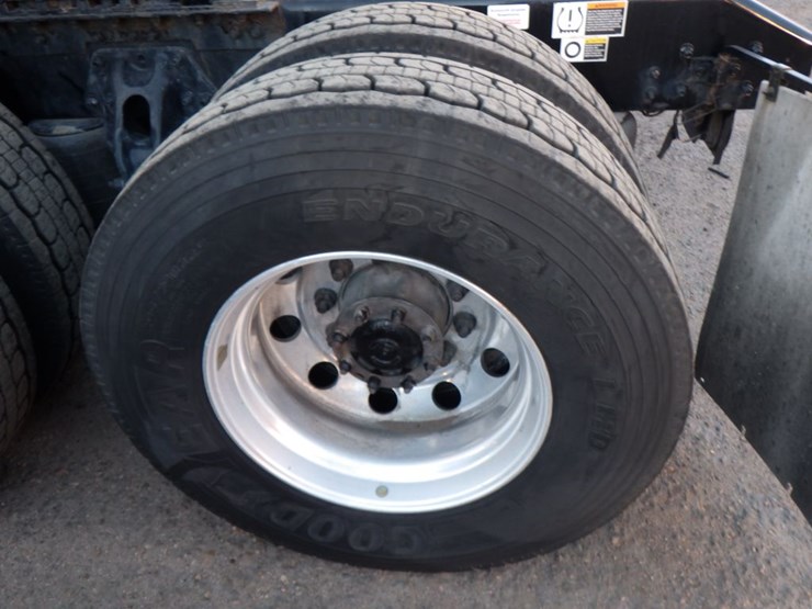 2022-kenworth-t680-image-15