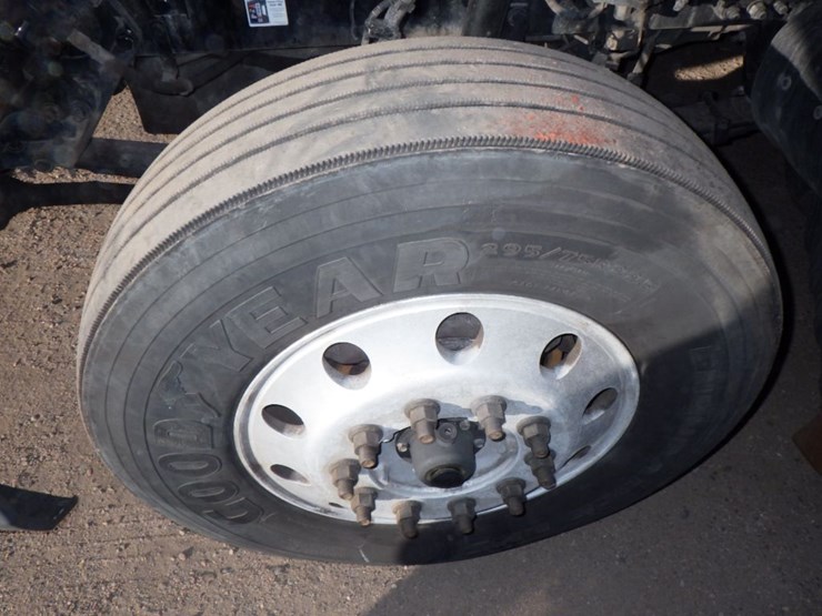 2022-kenworth-t680-image-23