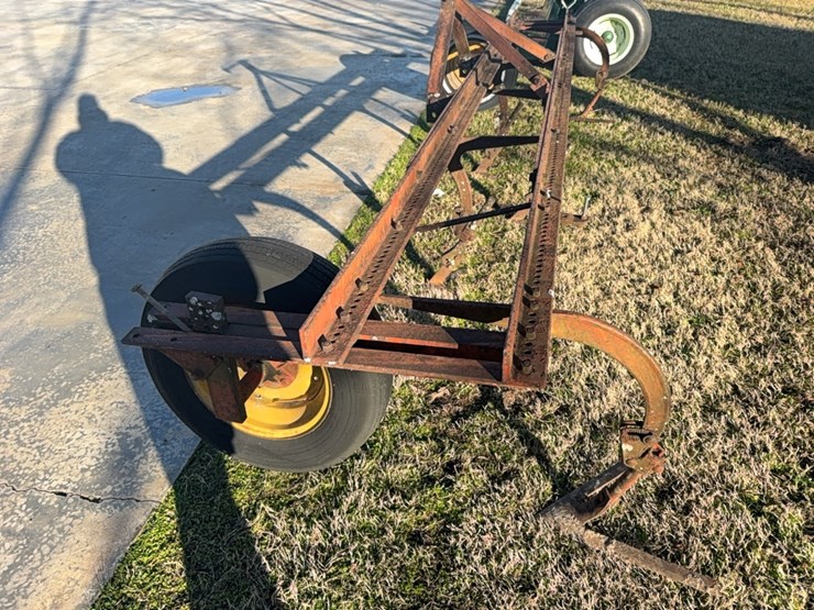 pittsburgh-4-row-cultivator-with-gauge-wheels-image-17