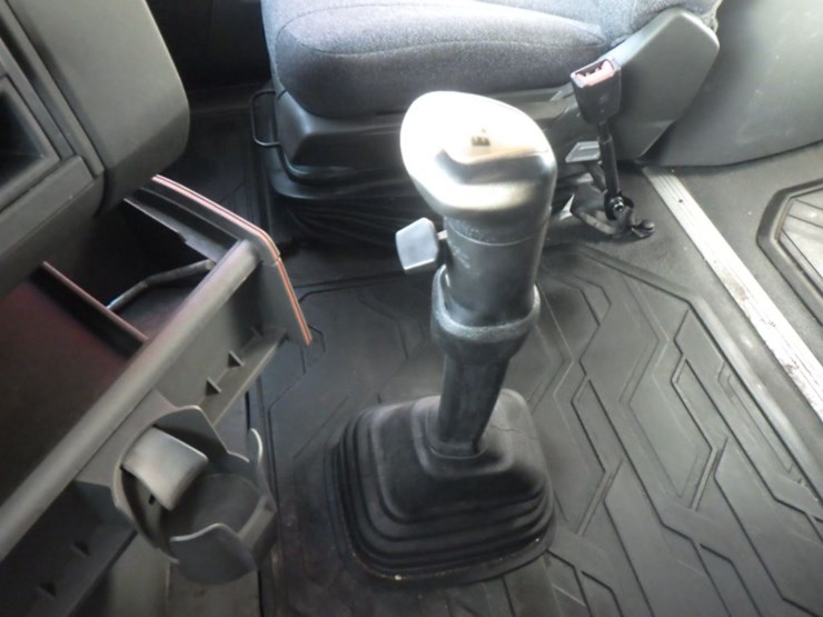 2020-volvo-vnl-760-image-17