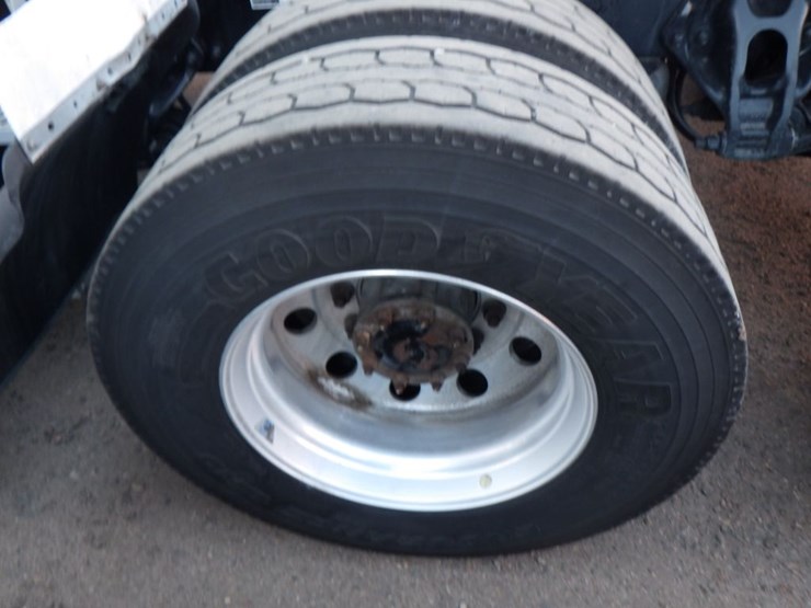 2022-kenworth-t680-image-18