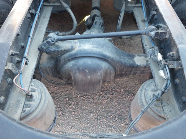 2023-freightliner-cascadia-126-image-12