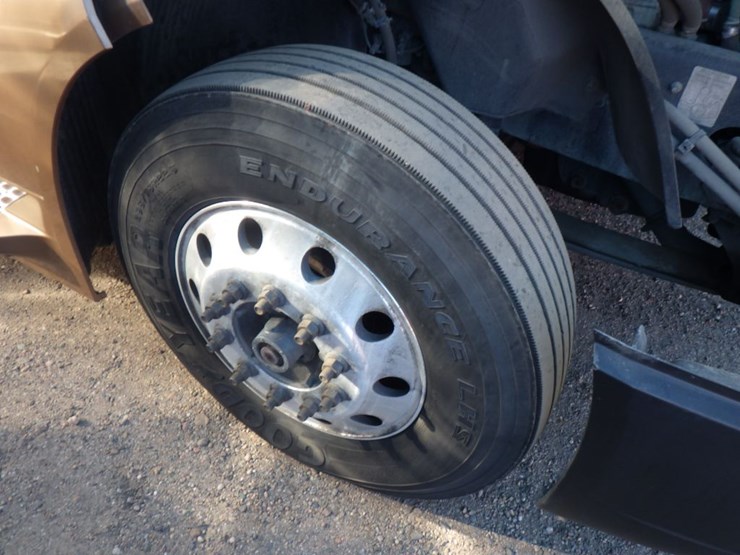 2022-volvo-vnl-760-image-24