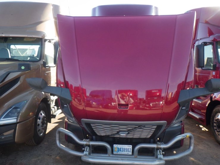 2022-volvo-vnl-300-image-20