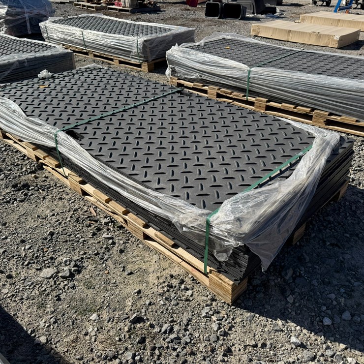 #33664 • Lot of Ground Protection Mats