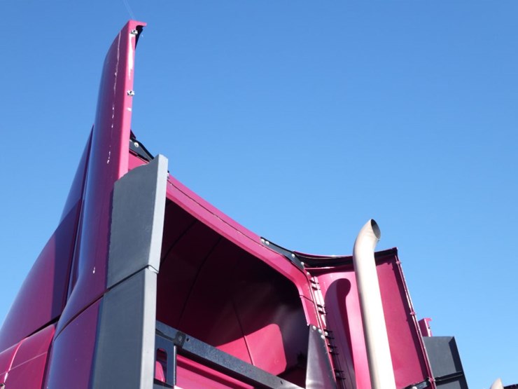 2021-volvo-vnl-300-image-20