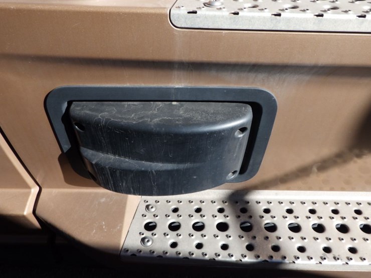 2023-freightliner-cascadia-126-image-4