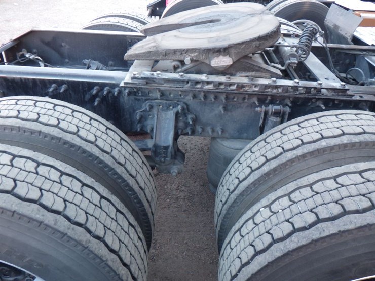 2023-volvo-vnl-760-image-4