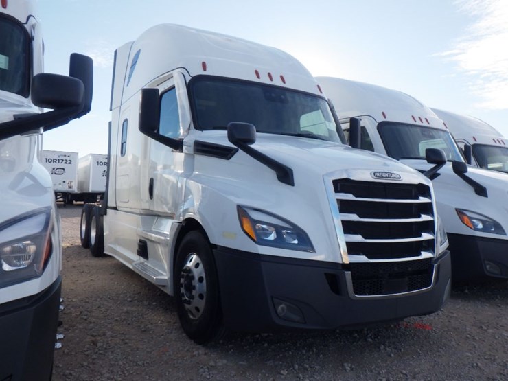 2022-freightliner-cascadia-126-image-3