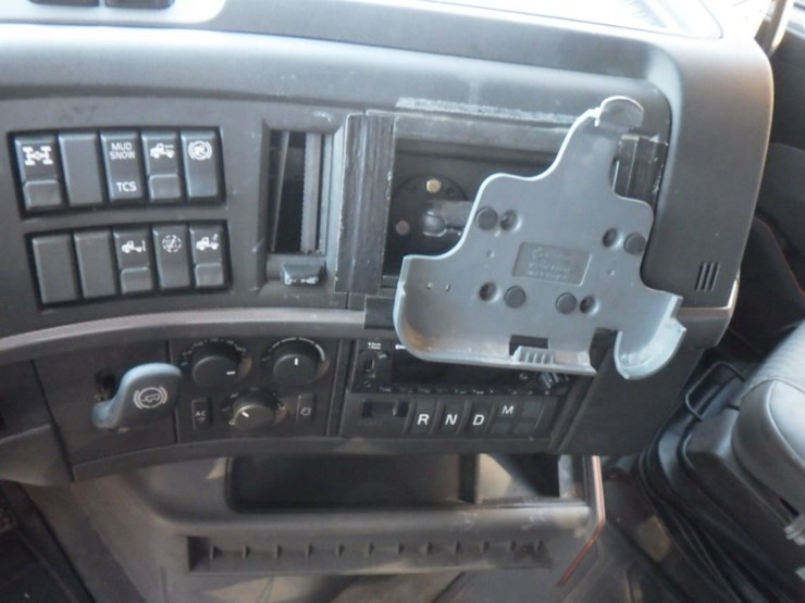 2022-volvo-vnl-760-image-17