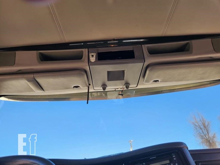 2012-kenworth-t800-image-13