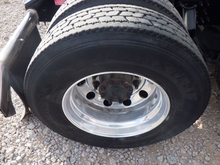 2021-volvo-vnl-860-image-11